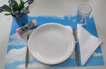 hemelvaart ontbijttafel met wolkenplace-mat en belleblaas