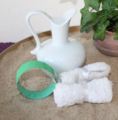 Kijktafel vriendschap wo detail waterkan handdoekjes en groen IMG 0997