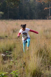 meisje hoog gras foto liduine martens